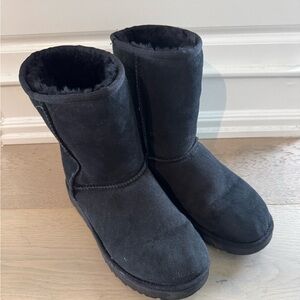 Black Ugg boots Classic short